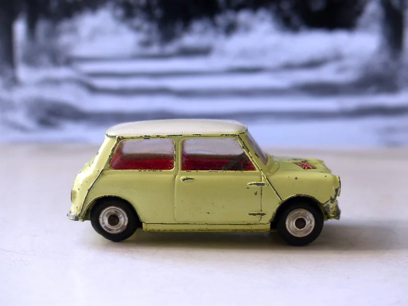 Radio - Controlled Drift Car with Adjustable Suspension and High - Grip Tires227 Morris Mini Cooper primrose late edition (8) Radio - Controlled Drift Car with Adjustable Suspension and High - Grip Tires227 Morris Mini Cooper primrose late edition (8)