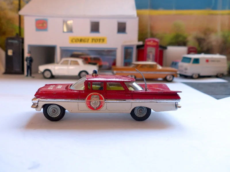 Battery - Powered Miniature Train for Indoor Home Layouts with Sound Effects482 Chevrolet Impala Fire Chief Car Battery - Powered Miniature Train for Indoor Home Layouts with Sound Effects482 Chevrolet Impala Fire Chief Car
