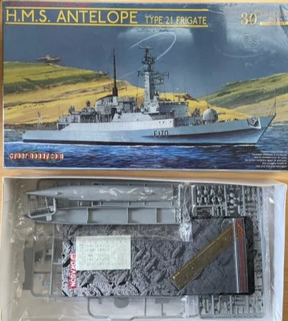 Dragon 1/700 Scale HMS Antelope Type 21 Frigate - model kit #7122 Old Stock